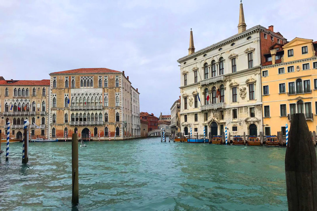 Grand Canal glimpse with shooting on Palaces